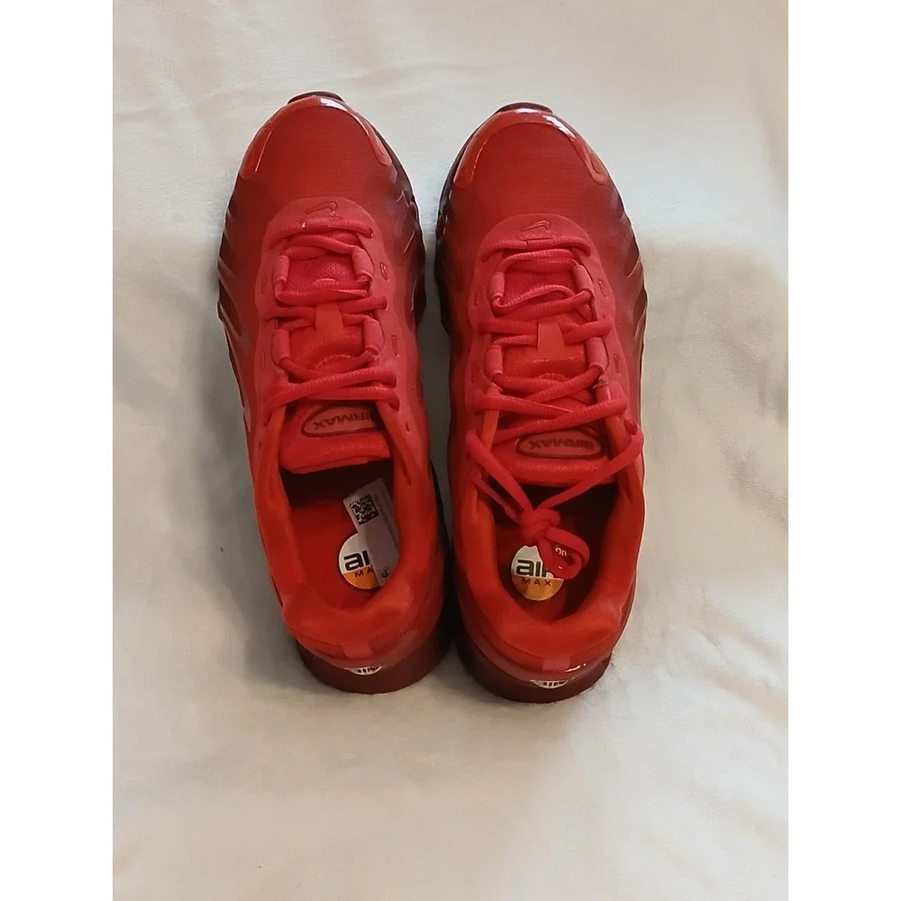 NIB - Wms Nike Airmax DN8 Sz 7.5 University Red